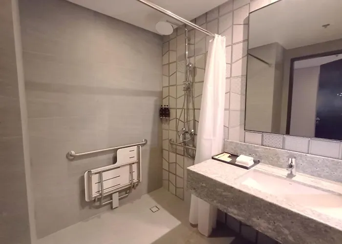 Mercure Mactan Cebu Отель Мактан